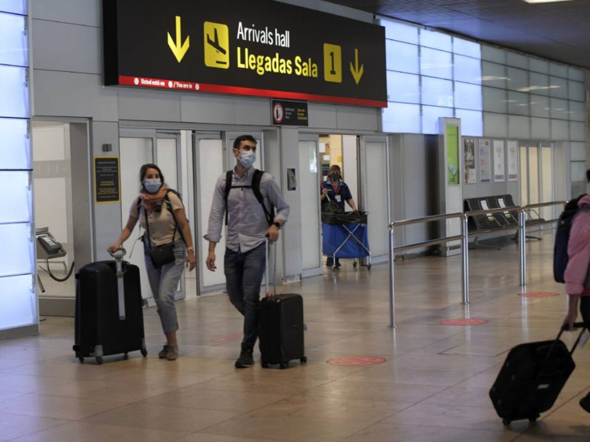 España endurece los controles en las entradas ante el riesgo de la variante Ómicron