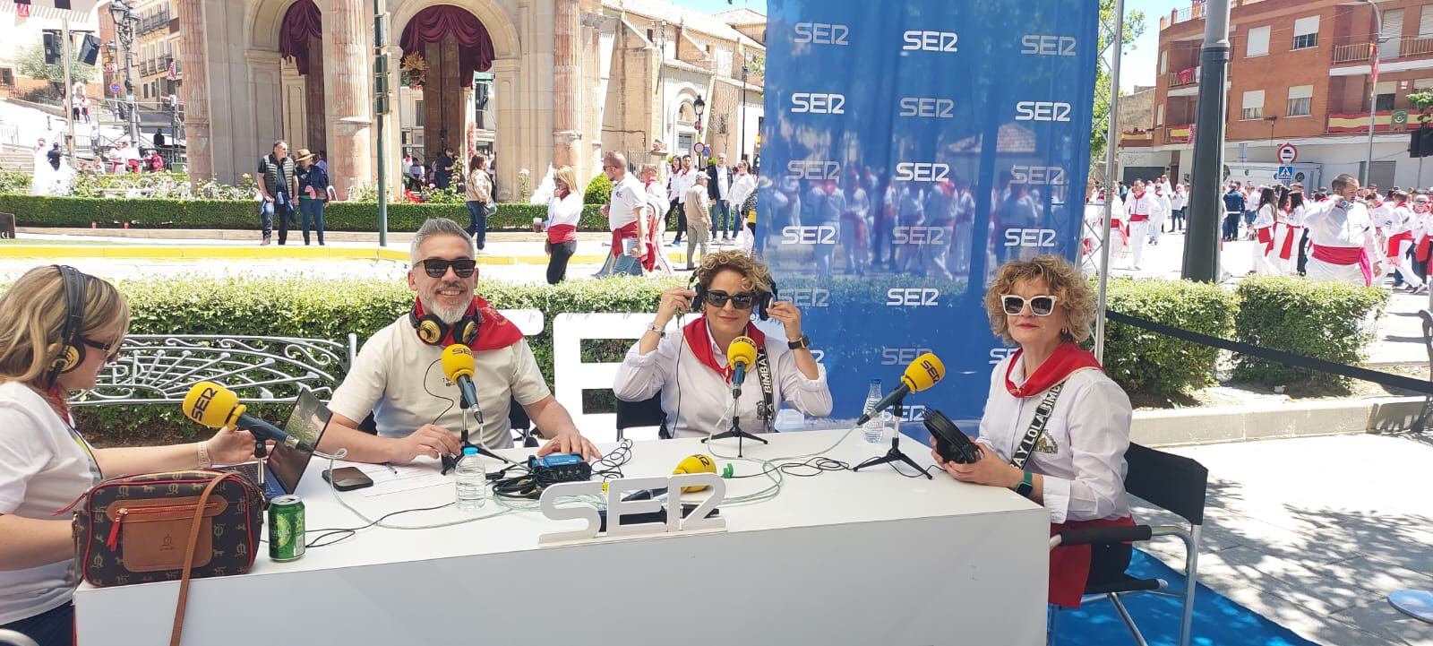 Paco Sánchez con Ruth García, Finamari Romero y Laura Rodríguez