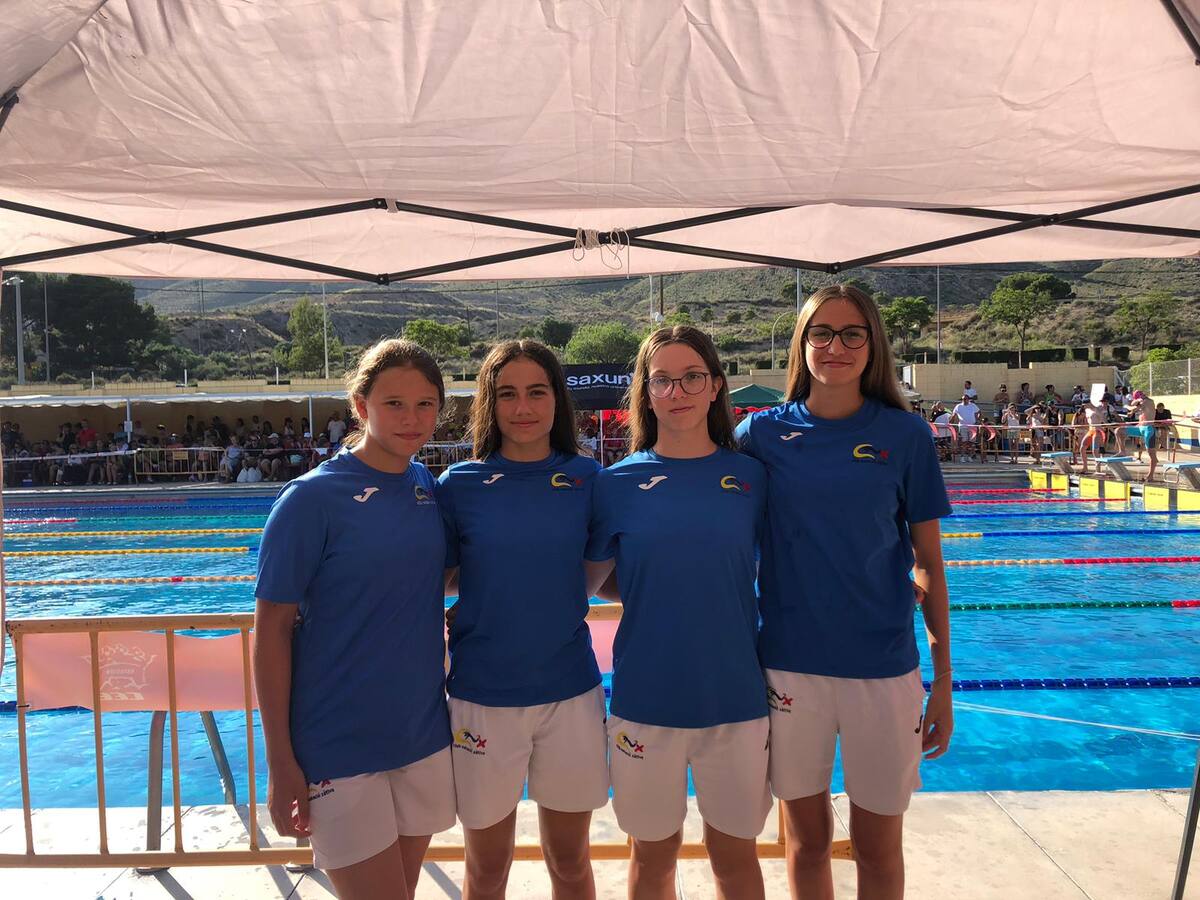 Cinco medallas y mínima, última cosecha del Club Natació Xàtiva