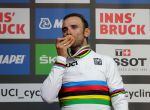 Cycling - UCI Road Cycling World Championships - Innsbruck-Tirol, Austria - September 30, 2018 Spain&#039;s Alejandro Valverde celebrates with his medal on the podium after winning the Men&#039;s Elite Road Race REUTERS/Heinz-Peter Bader