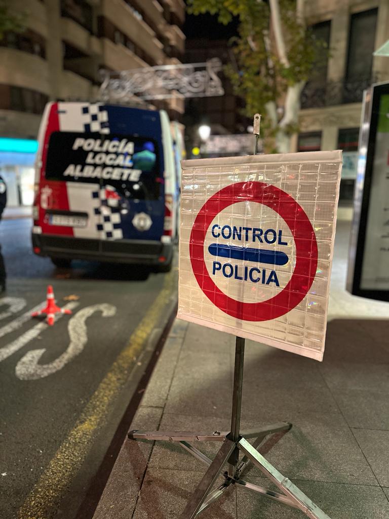 Imagen de archivo de un control realizado por la Policía Local de Albacete