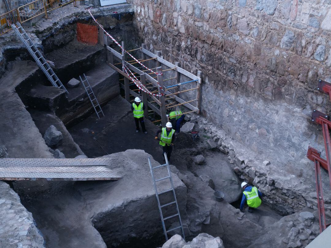 Las excavaciones han dejado al descubierto otra parte de la muralla romana