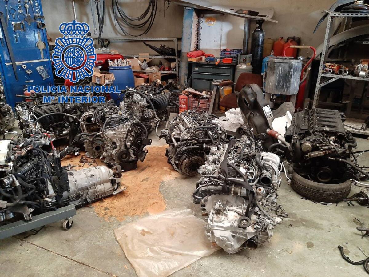 Detenidas en Petrer cinco personas por sustraer vehículos, desmontarlos y montarlos para su venta
