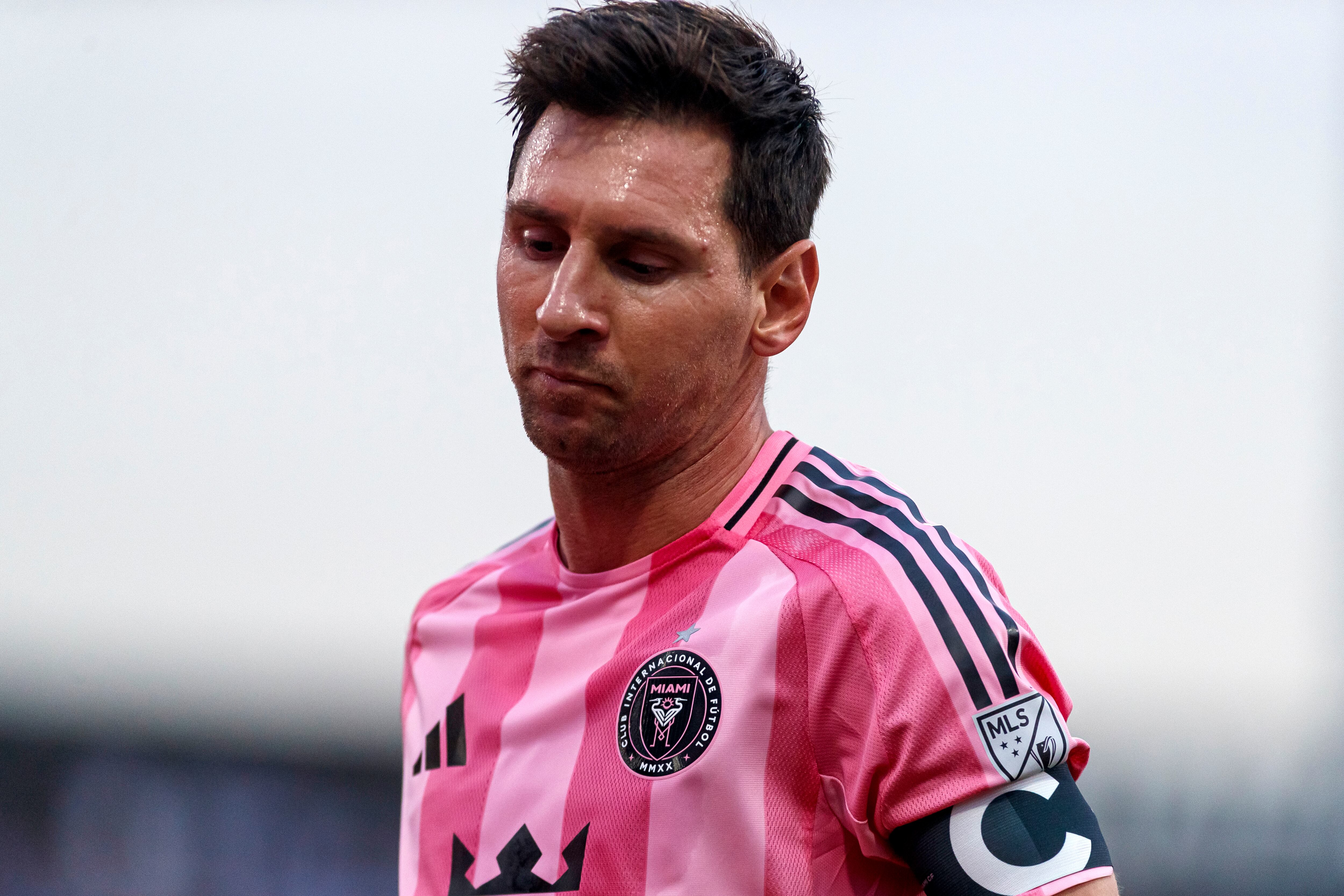 Lionel Messi se prepara para un partido contra Alianza Lima