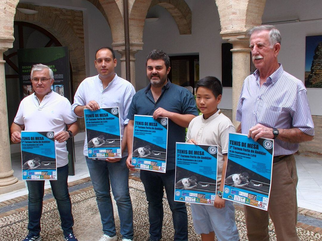 Presentación del trofeo de feria de tenis de mesa