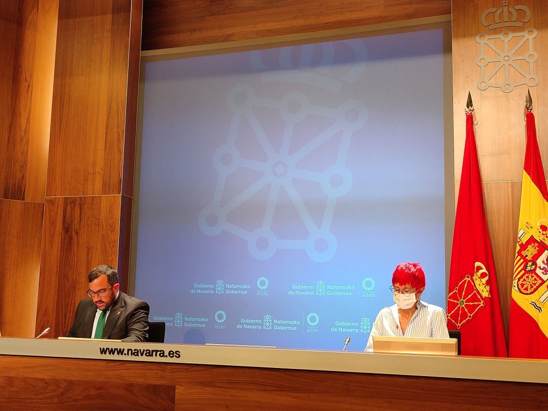 Imagen del vicepresidente Javier Remírez y la consejera de Salud, Santos Indurain, en la comparecencia.