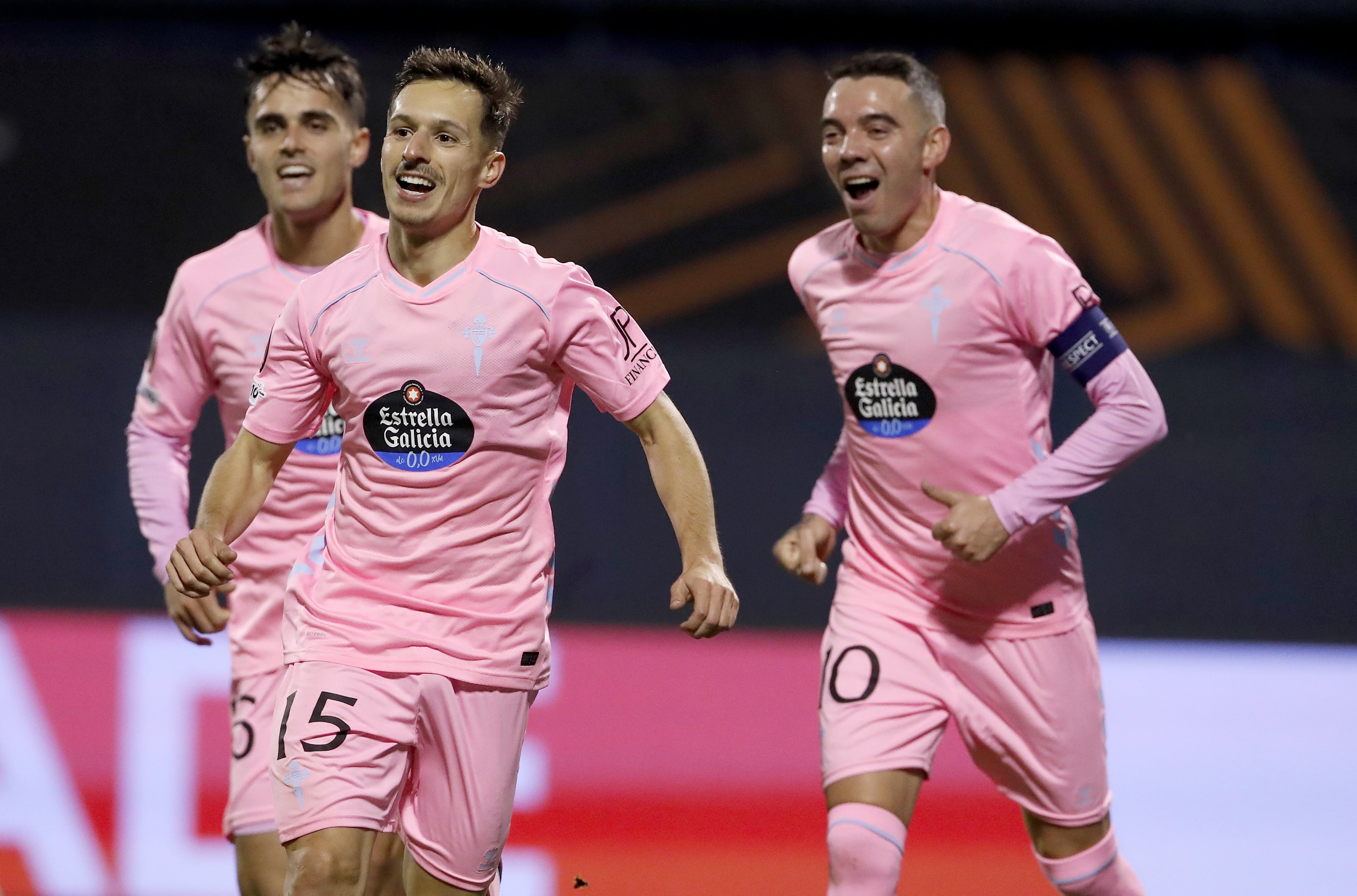 ZAGREB (Croatia), 06/11/2025.- Players of Celta Vigo celebrate after scoring their second goal during the UEFA Europa League league phase match between GNK Dinamo Zagreb and RC Celta de Vigo, in Zagreb, Croatia, 06 November 2025. (Croacia) EFE/EPA/ANTONIO BAT
