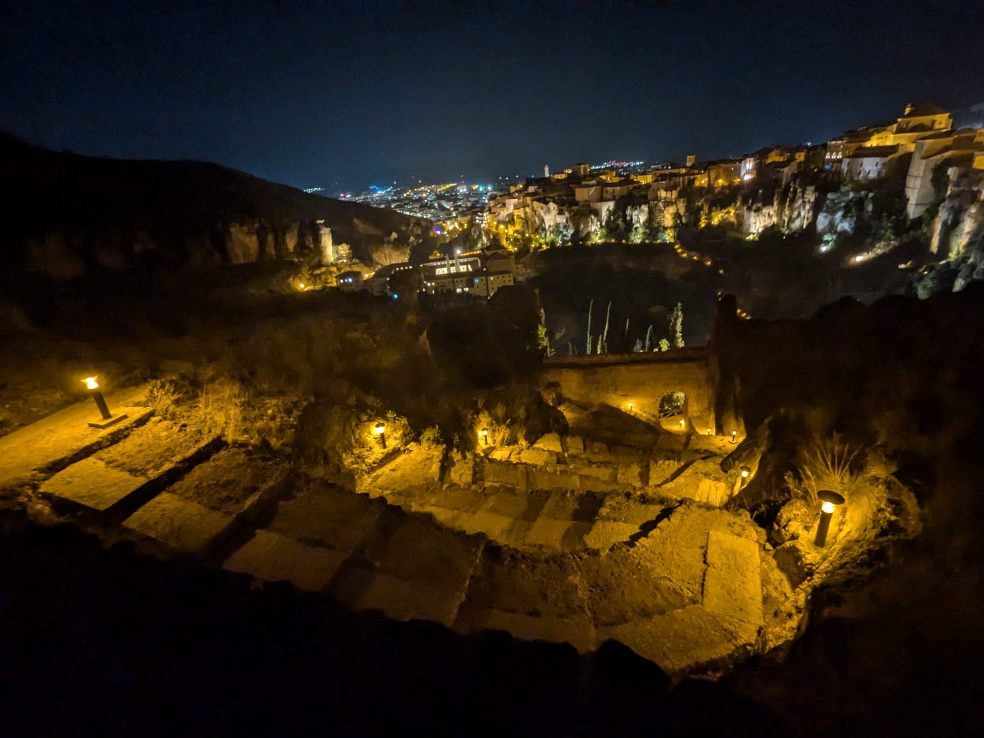 Iluminación de los senderos del Casco Antiguo de Cuenca