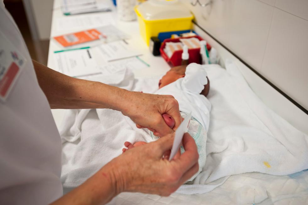 Firma para eliminar la brecha en la detección de patologías en los bebés por su lugar de nacimiento