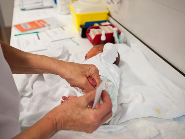 Firma para eliminar la brecha en la detección de patologías en los bebés por su lugar de nacimiento