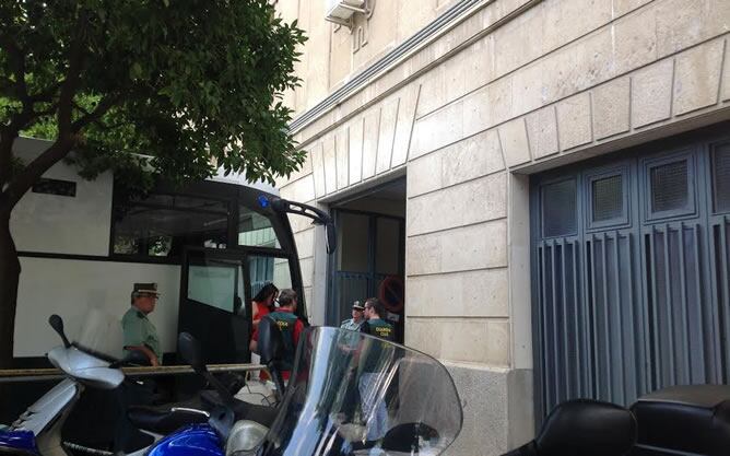 Los detenidos de UGT llegan en bus a los juzgados de Sevilla