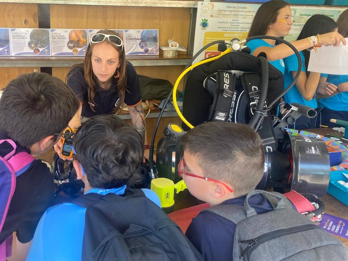 Los jóvenes investigadores toman la plaza Alta y el parque maría Cristina con Diverciencia