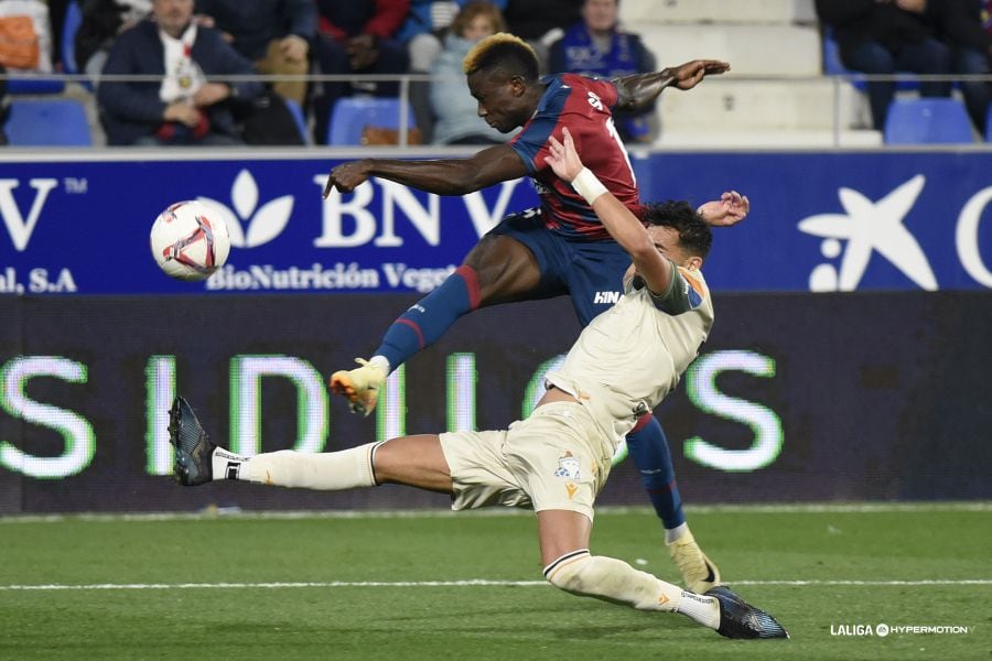 Un gol de Soko permitió empatar a la SD Huesca en los últimos minutos