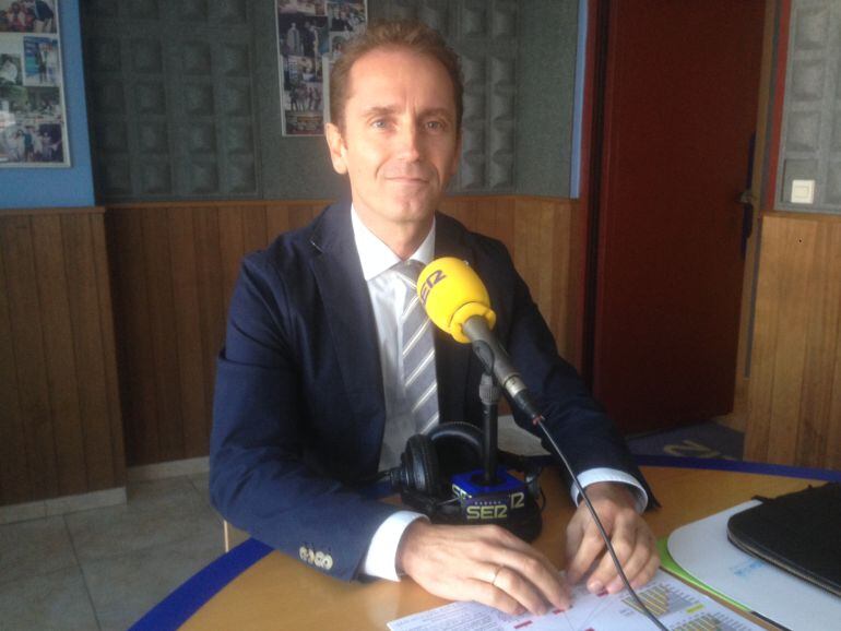 El director del aeropuerto, Roberto LLamas, se incorpora al de Son Sant Joan