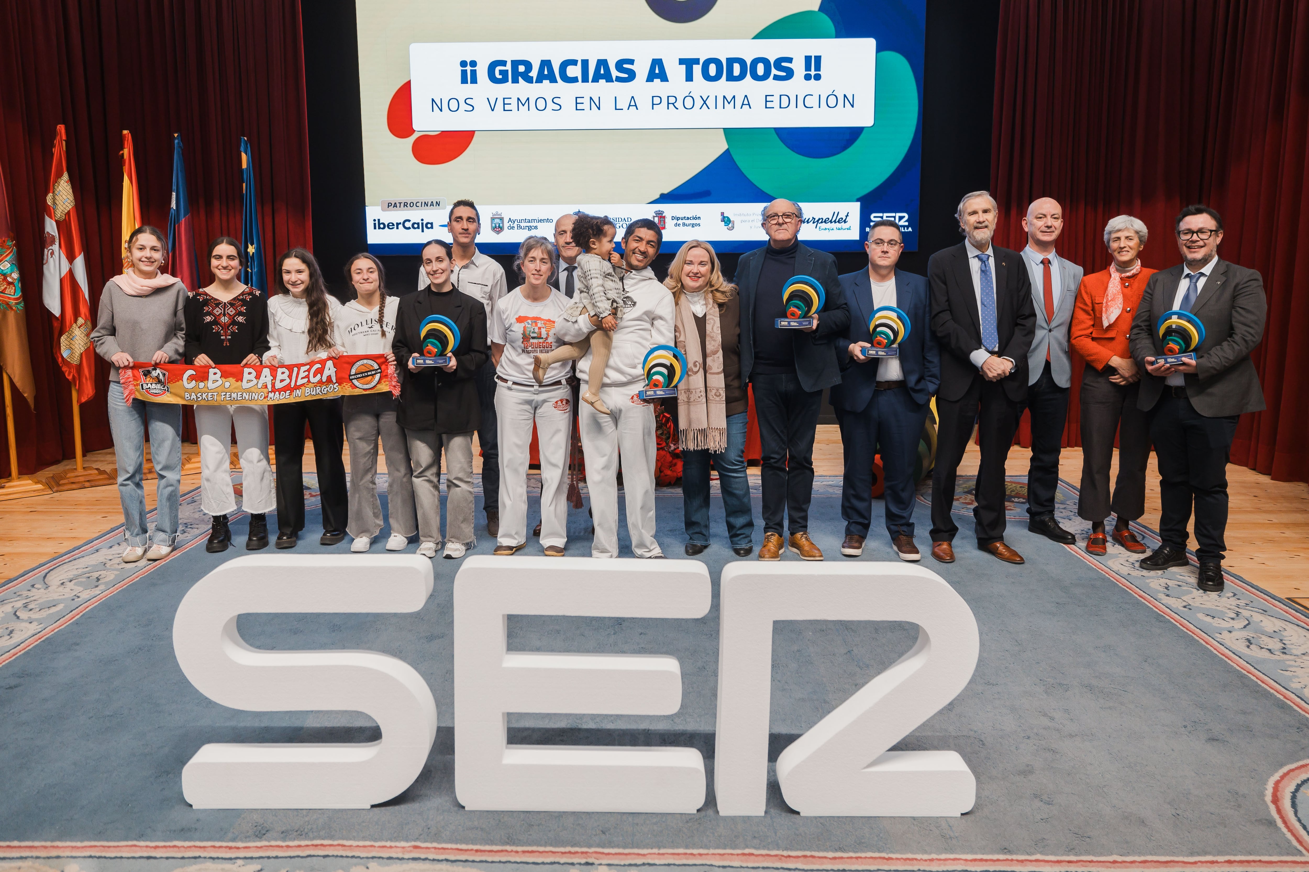 Foto de familia de todos los galardonados en los VI Premios Deporte y Sociedad de Radio Castilla Cadena SER Burgos. / Foto: Rodrigo Mena