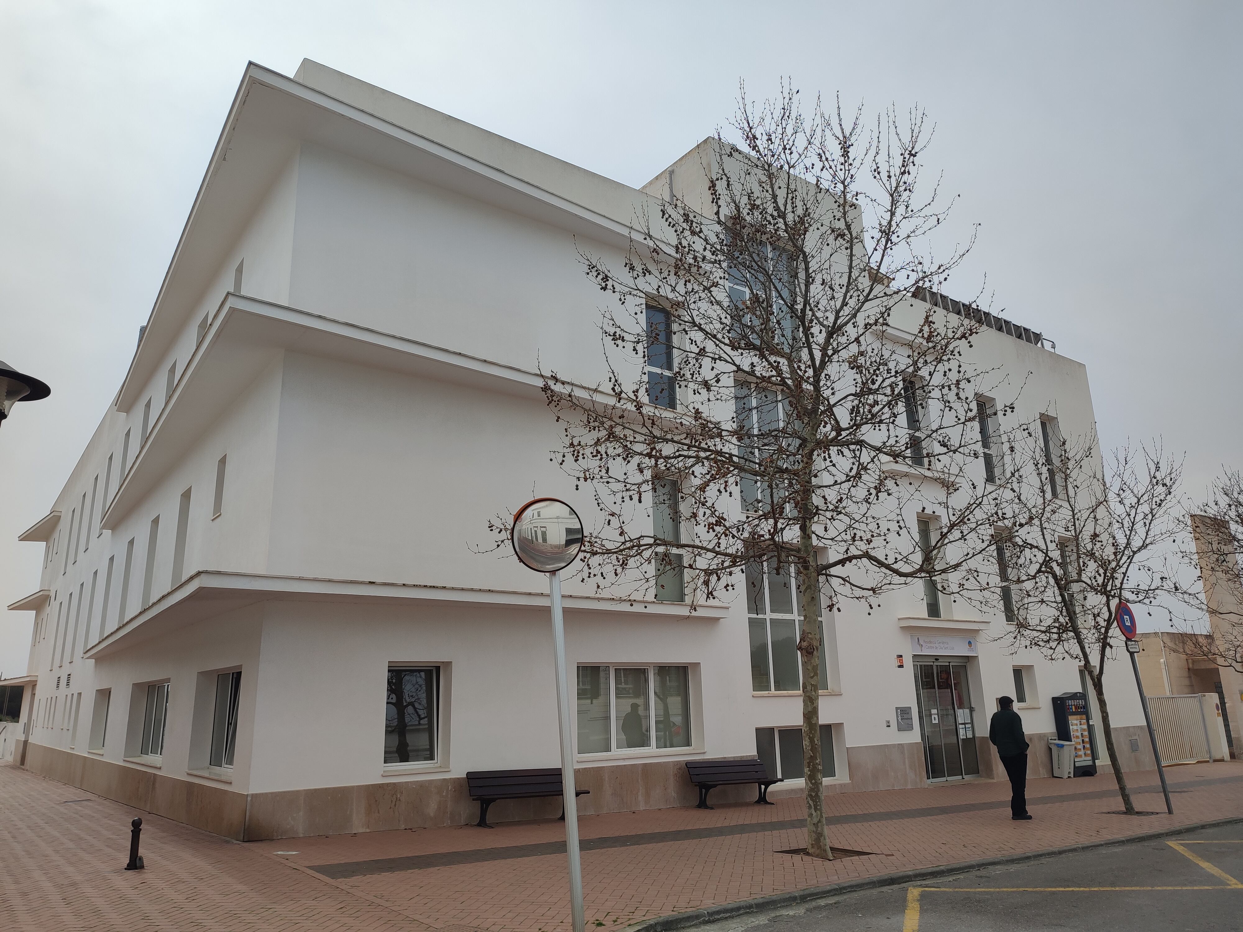 Es vol preparar la segona planta per a que pugui acollir 20 places més.