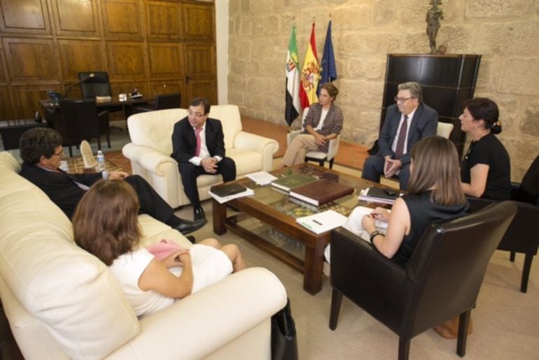 Reunión en Presidencia de Guillermo Fernández Vara con José Luis Escrivá, presidente de AIREF.