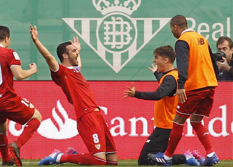 Iborra celebra su gol en el Villamarín