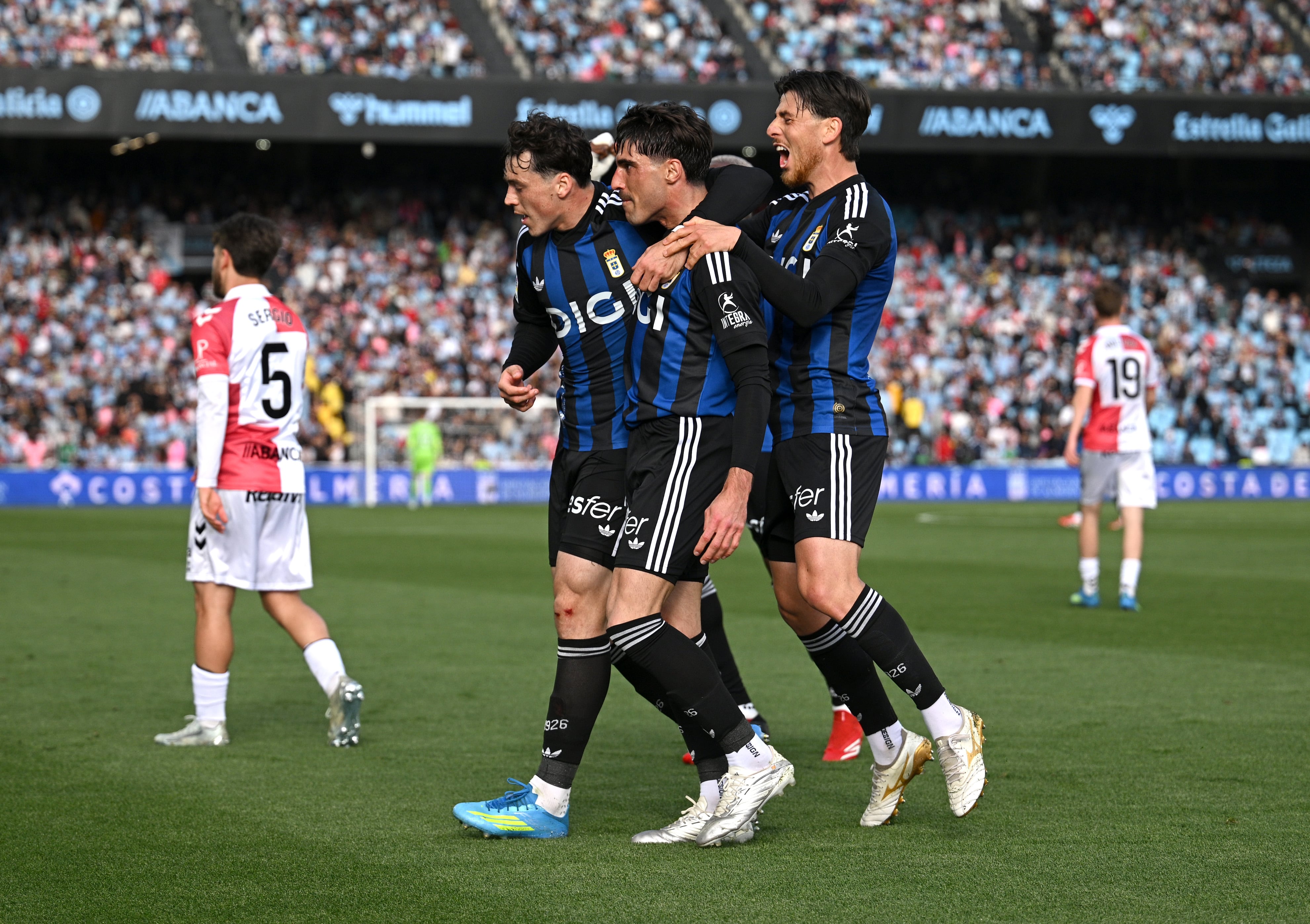 Fede Viñas celebra uno de sus goles ante el Celta de Vigo en Balaídos