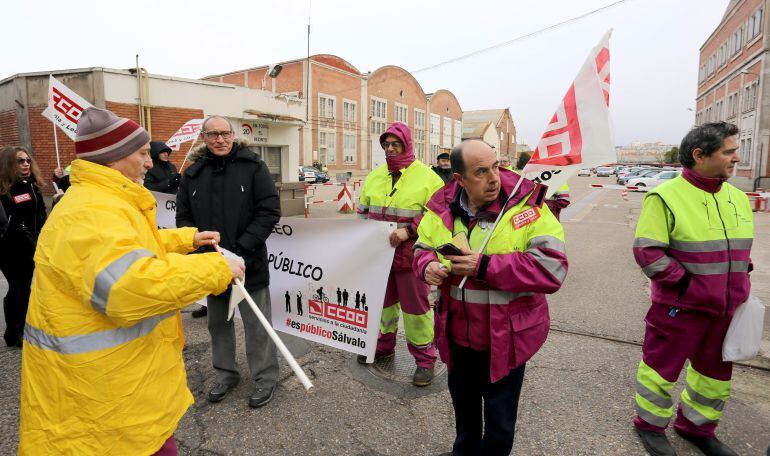 Movilización convocada por CCOO para reclamar el traslado de los tallerres de RENFE