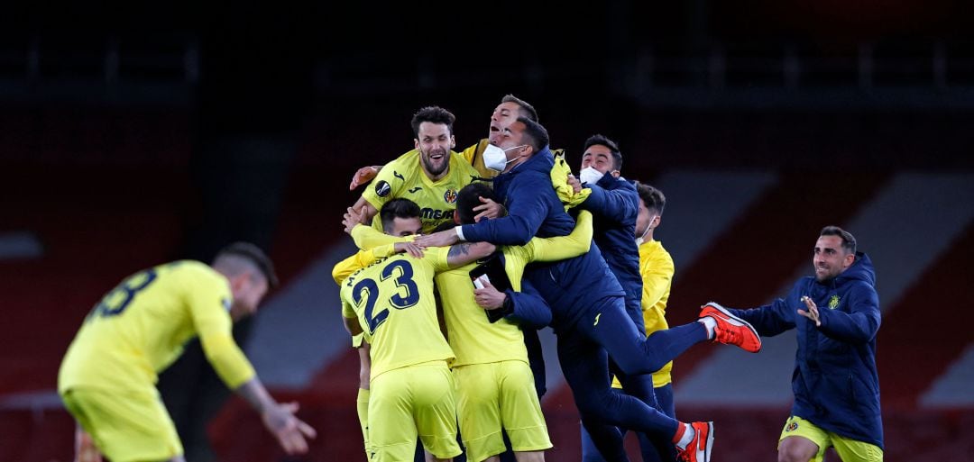 Los jugadores del Villarreal celebran el pase a la final