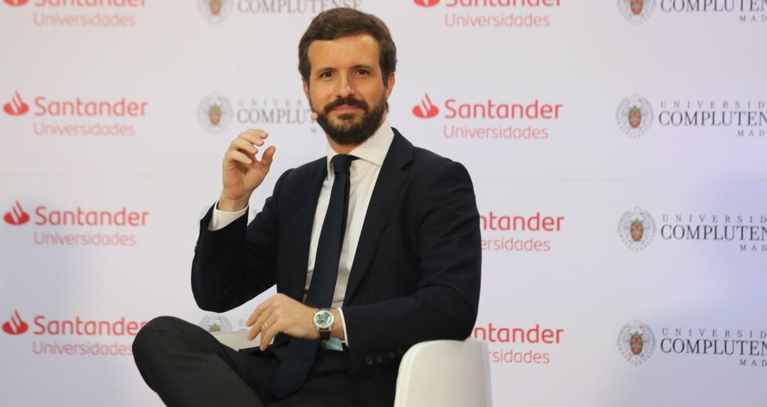 El presidente del PP, Pablo Casado, participa en la conferencia &#039;La respuesta europea frente a la crisis&#039; durante la primera jornada de la XXXIII Edición de los Cursos de Verano en San Lorenzo de El Escorial, Madrid (España).