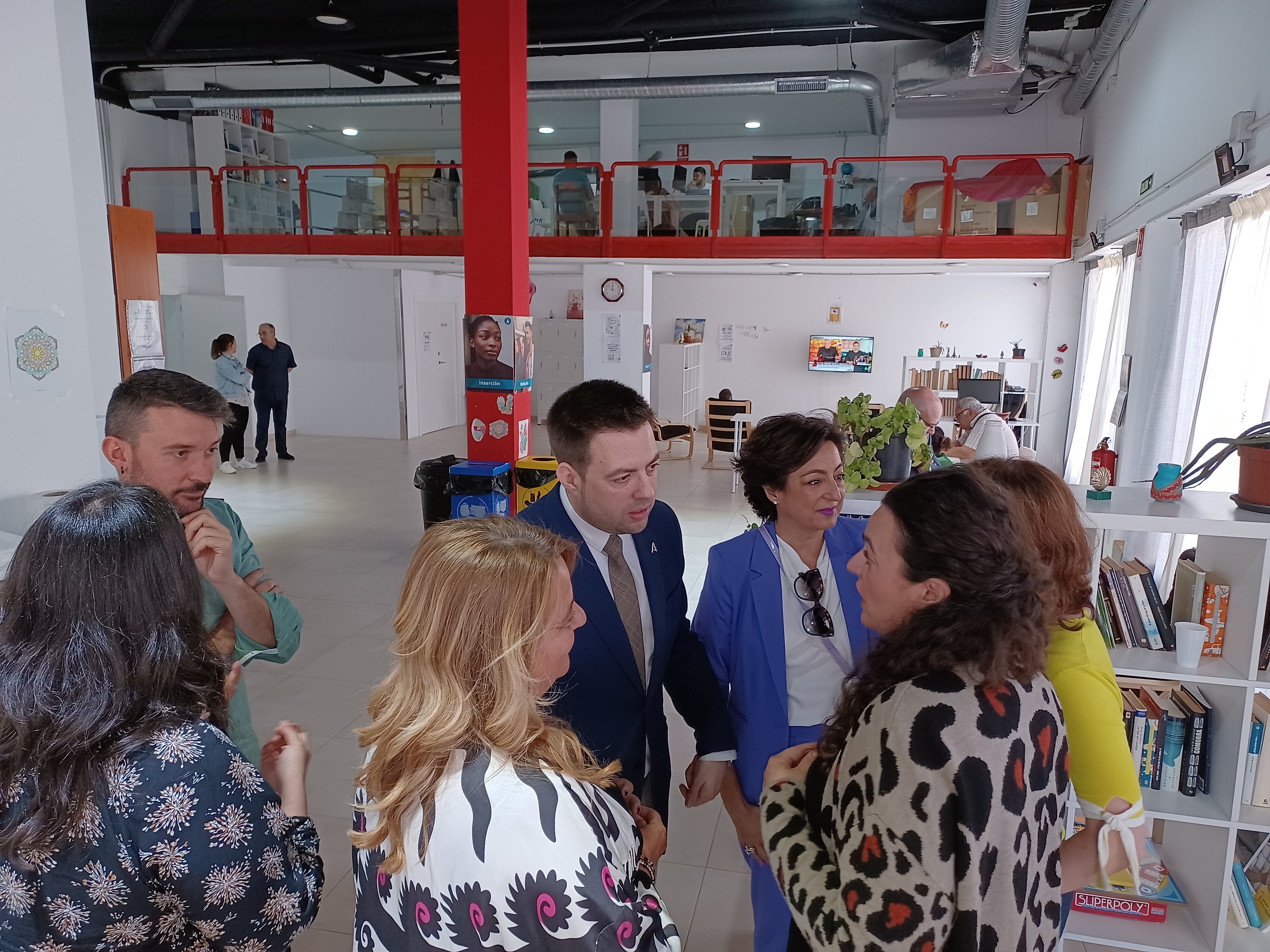 Visita de autoridades a Inserta en Linares.