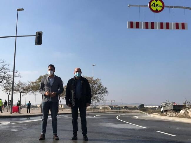 El edil de Urbanismo, Adrián Santos, y el de Tráfico, José Ramón González, durante la inauguración