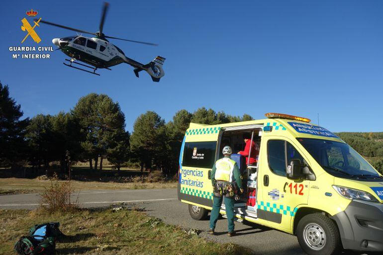 La aeronave de la Benemérita trasladó a la herida al helipuerto de Hoyos del Espino