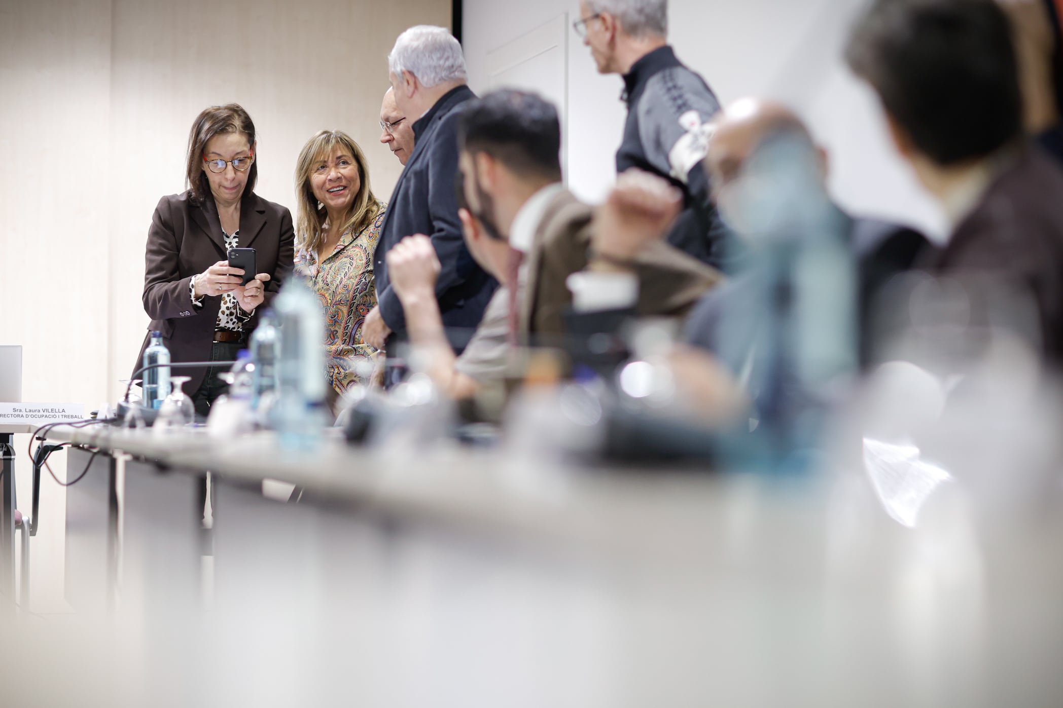 La ministra d&#039;Economia, Conxita Marsol, amb els agents econòmics i socials abans de la reunió d&#039;aquest novembre.