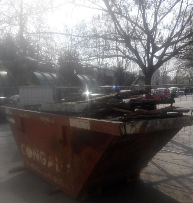 Los accesos a la pasarela permanecen cerrados desde principio de mes