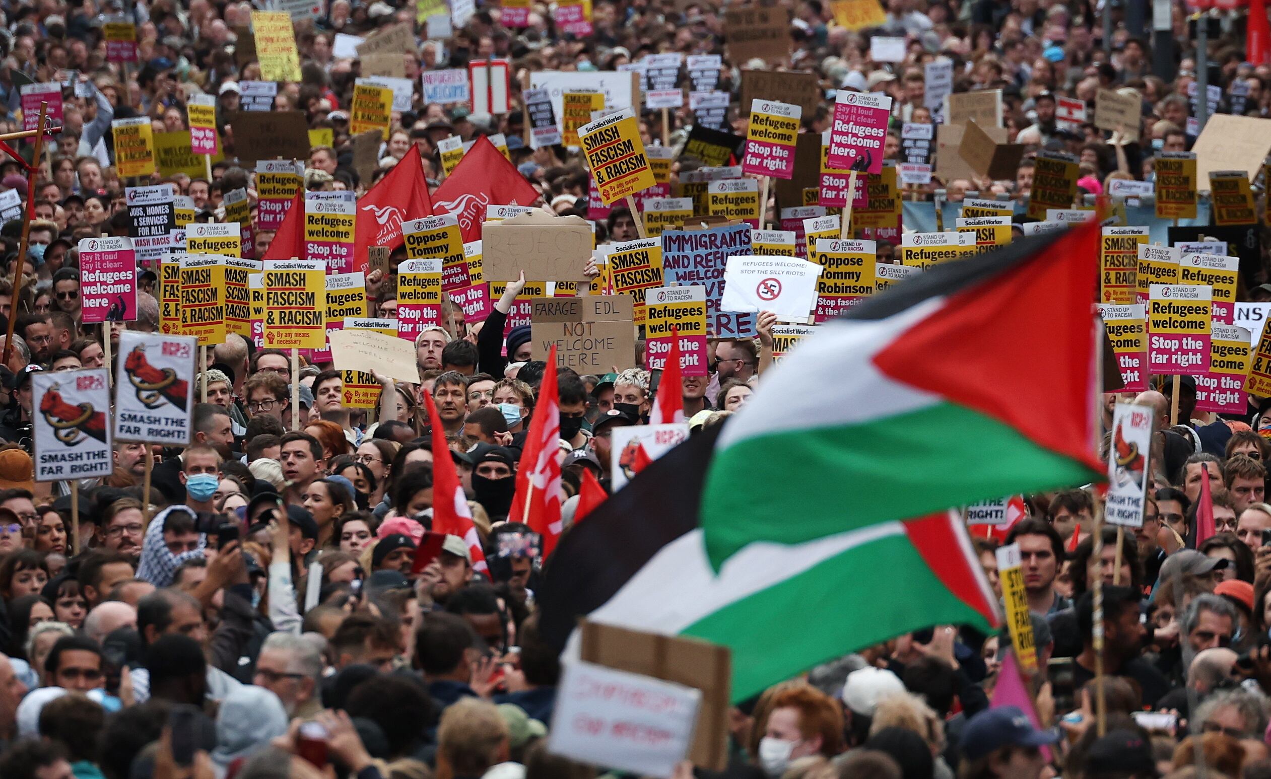 Masiva manifestación contra la extrema derecha en Walthamstow (Londres), este miércoles.