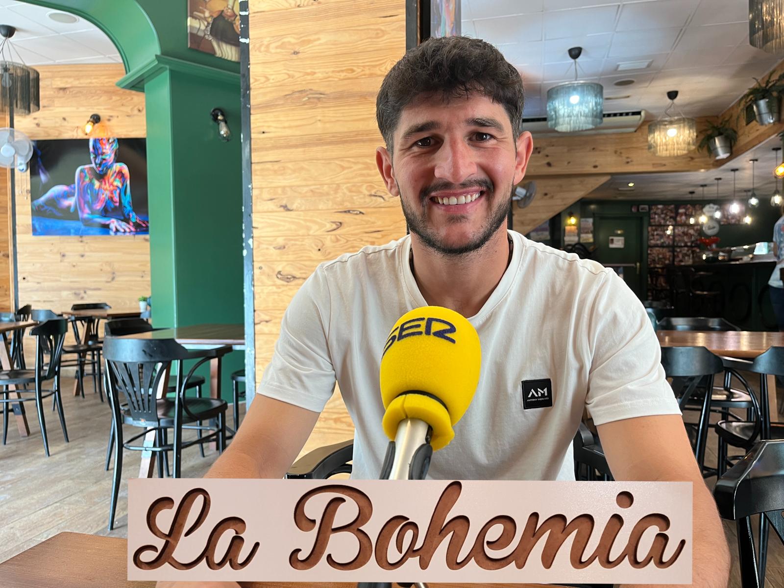 El jugador del Alcoyano Lado Mokhevishvili en La Bohemia