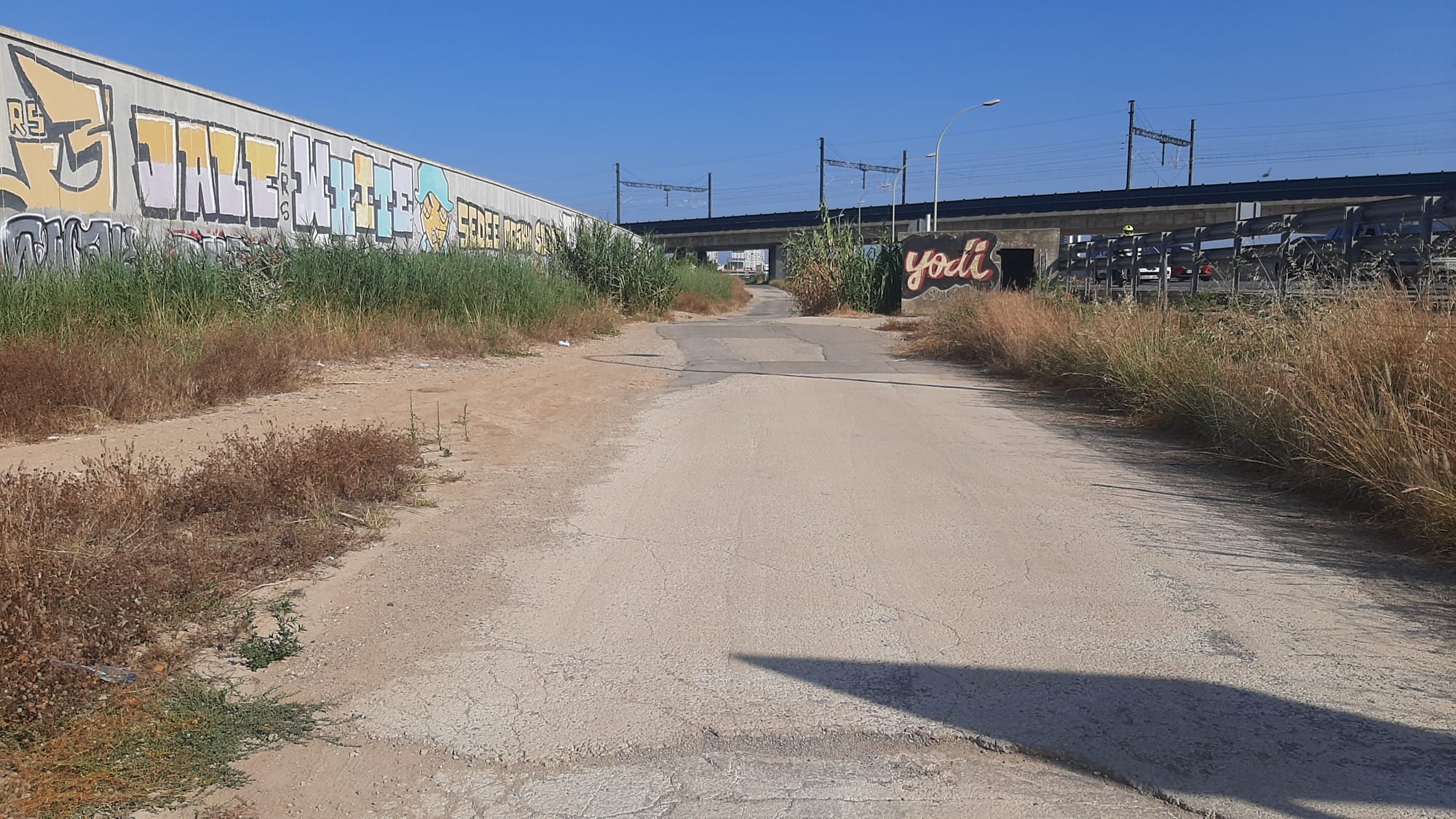 Accesos a la ampliación del cementerio municipal de València, en el barrio de San Marcelino.