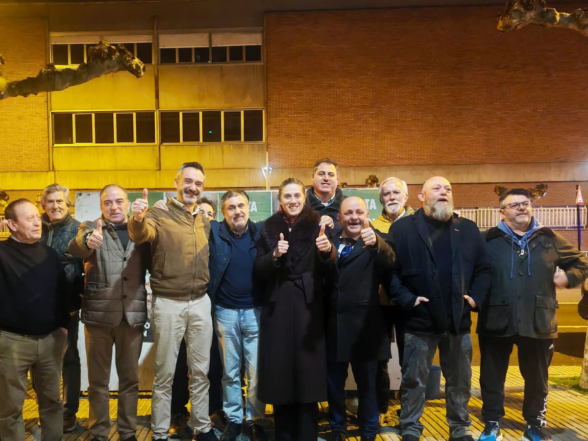 VOX se queja de que le arrancan los carteles electorales en Palencia