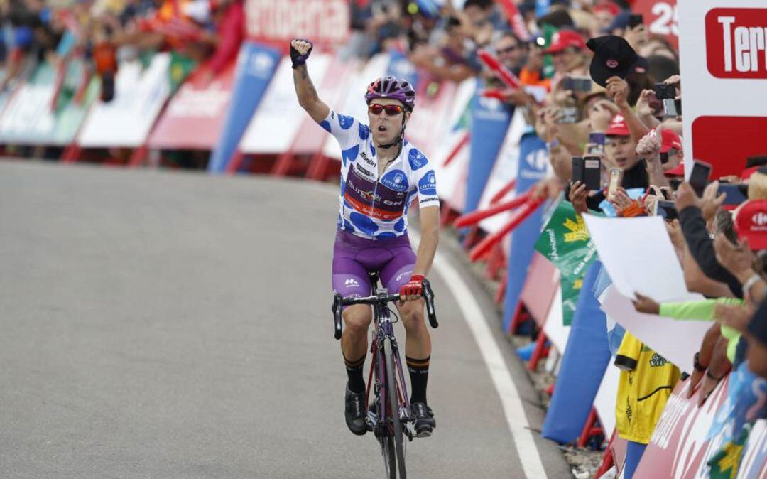 Ángel Madrazo celebra su victoria de etapa en La Vuelta