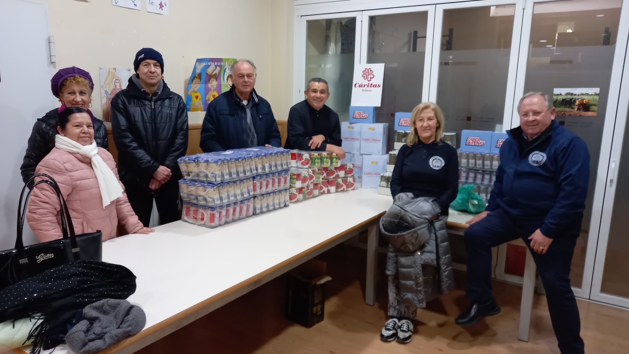 Entrega a Cáritas del Barrio de La Paz