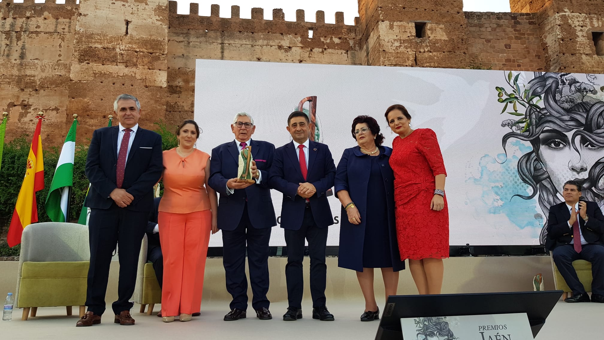 Representantes del Hotel Torres i recogen el premio