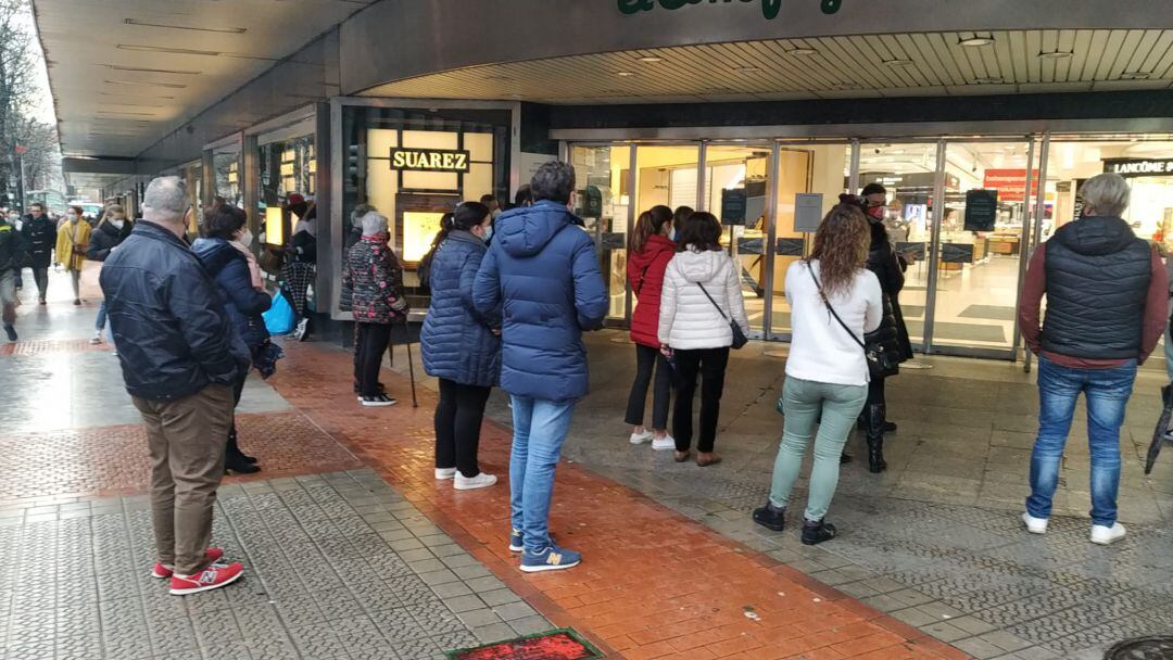 Los comeciantes afirman en &#039;Hoy por Hoy Bizkaia&#039; que ha sido una mala campaña por lo que deben dar salida a muchos productos en los almacenes.