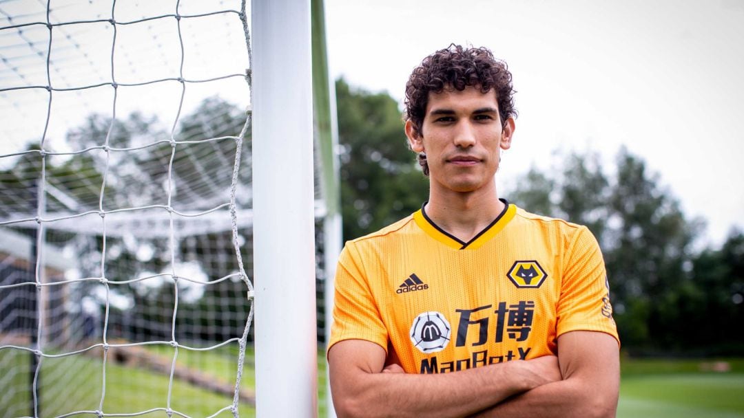 Jesús Vallejo viste ya la camiseta del Wolverhampton