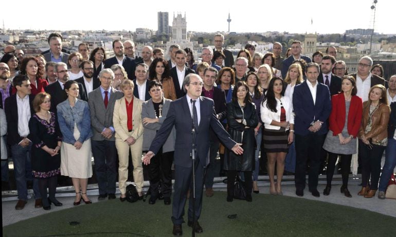 GRA032MADRID, 29/3/2015.- Ángel Gabilondo,cabeza de cartel del PSOE en las elecciones de mayo en Madrid,en la terraza del Circulo de Bellas Artes, donde presentó esta mañana la candidatura socialista para los próximo comicios regionales y municipales.EFE/ÁNGEL DÍAZ.