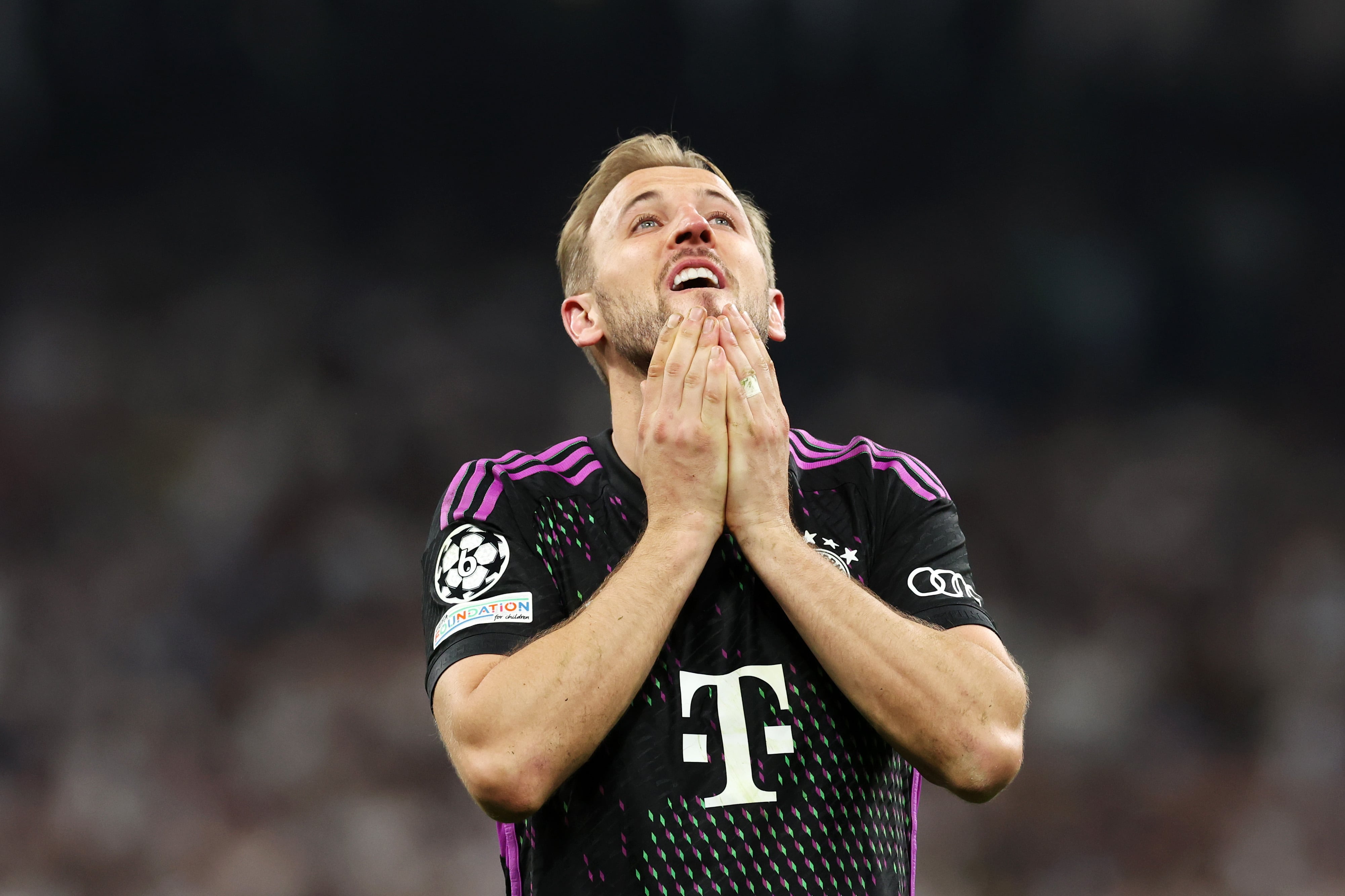 Harry Kane se lamenta en el estadio Santiago Bernabéu