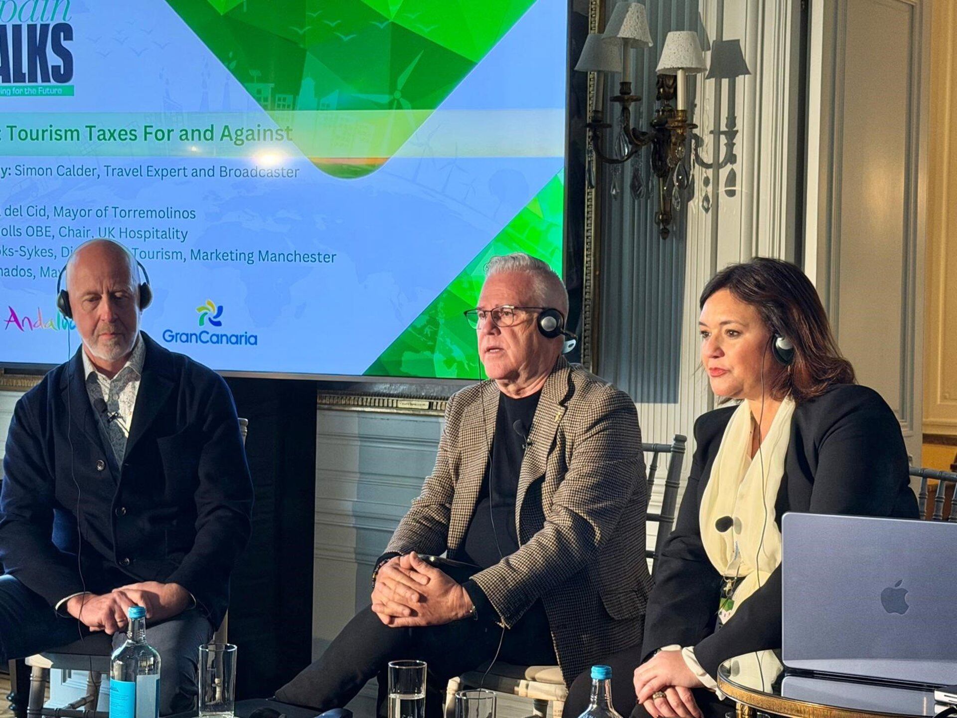 La alcaldesa de Torremolinos en el foro Spain Talks 2026, dentro del panel 'Tourism Taxes For and Against'