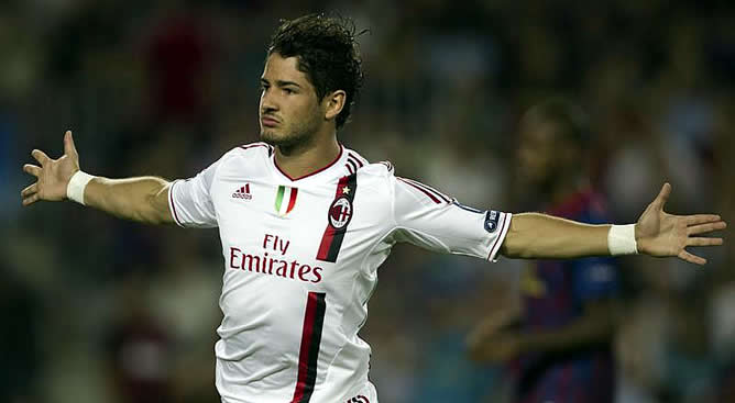 El delantero brasileño del AC Milan, Alexandre Pato, celebra su gol ante el FC Barcelona