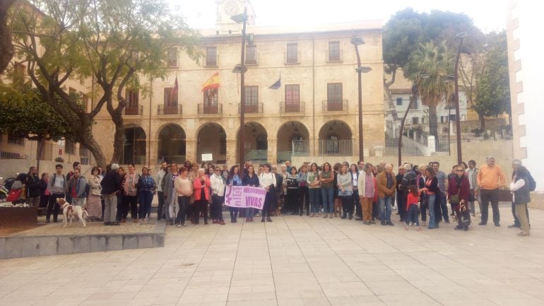 Concentración ayer jueves, por la tarde, en Dénia.