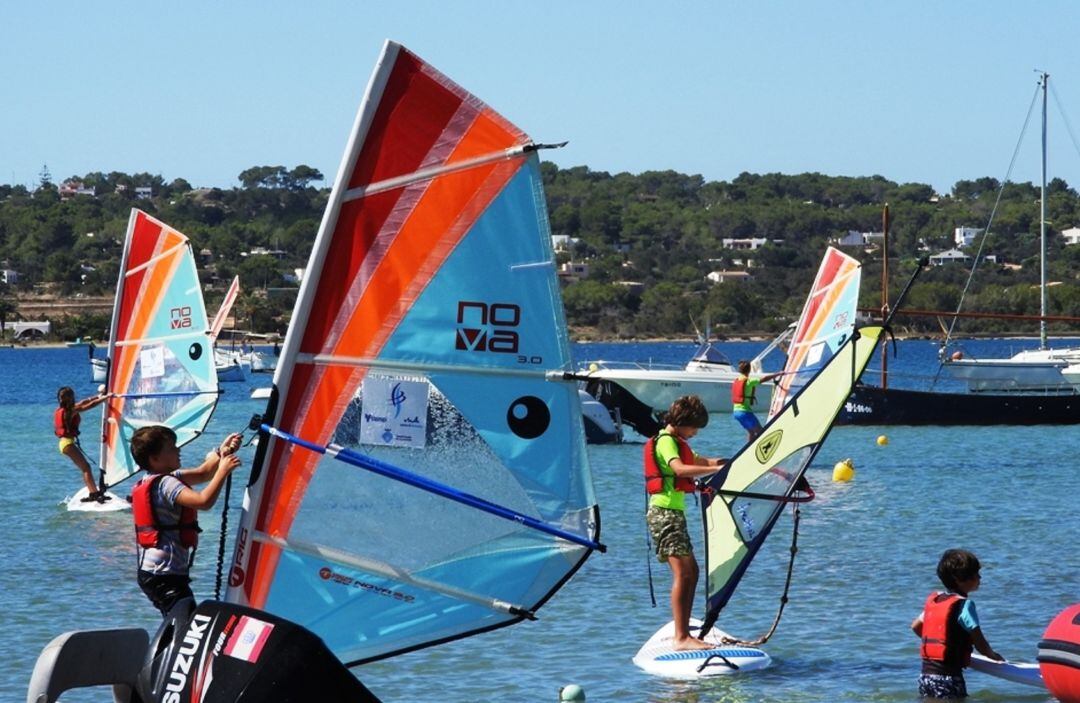 Imagen de archivo de alumnos de la escuela de vela