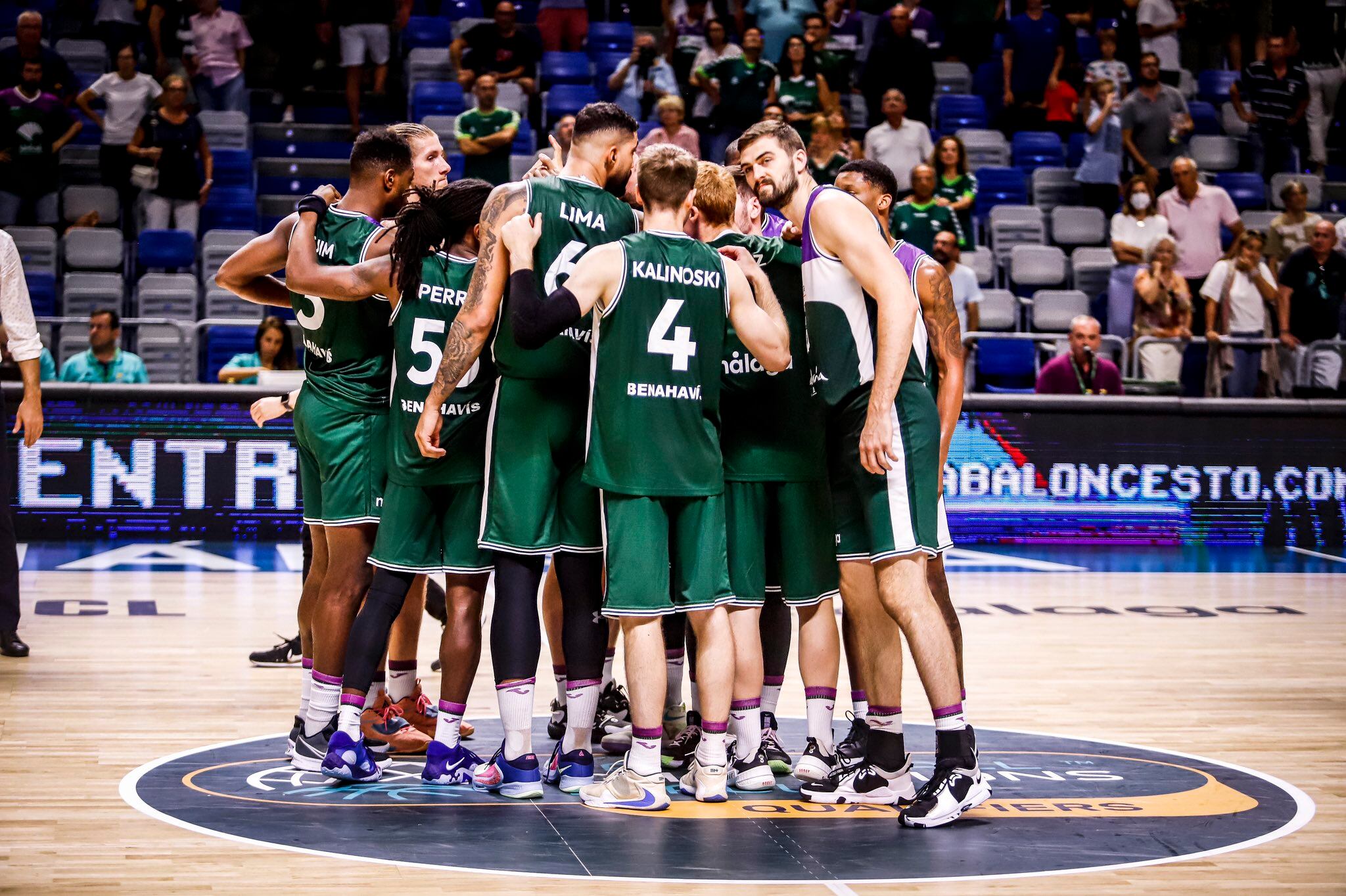 Los jugadores del Unicaja celebran la victoria del domingo en el Martín Carpena