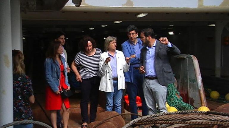 Anima a la Xunta a aportar fondos para la renovación de la flota.