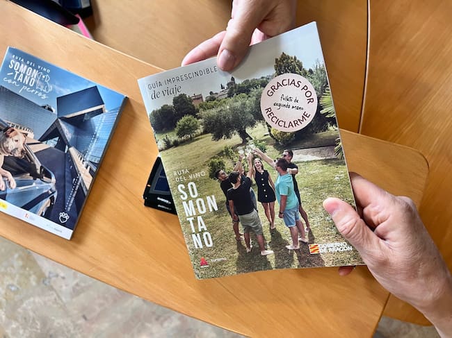 Entrega de la Guía Imprescindible al turista