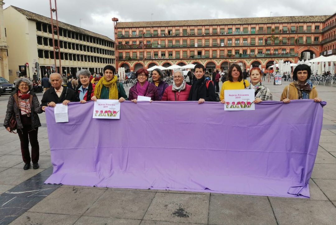 Colectivos de mujeres en la lectura del manifiesto. 